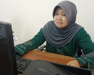Aprilia Dian Evasari, SE., MM. Kepala Pusat Akreditasi LPM yang memimpin pelaksanaan SPME serta mengelola pengajuan pencairan sertifikasi dosen dan laporan BKD dosen.